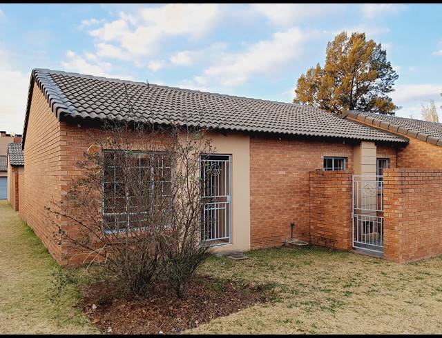 3 BEDROOM SIMPLEX TO LET IN NOORDWYK